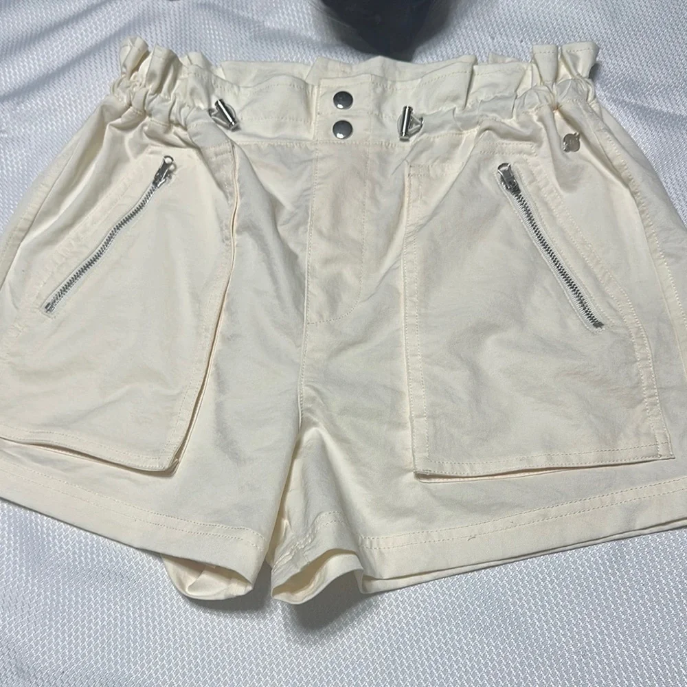 Women's Cream Shorts with Zipper Pockets
